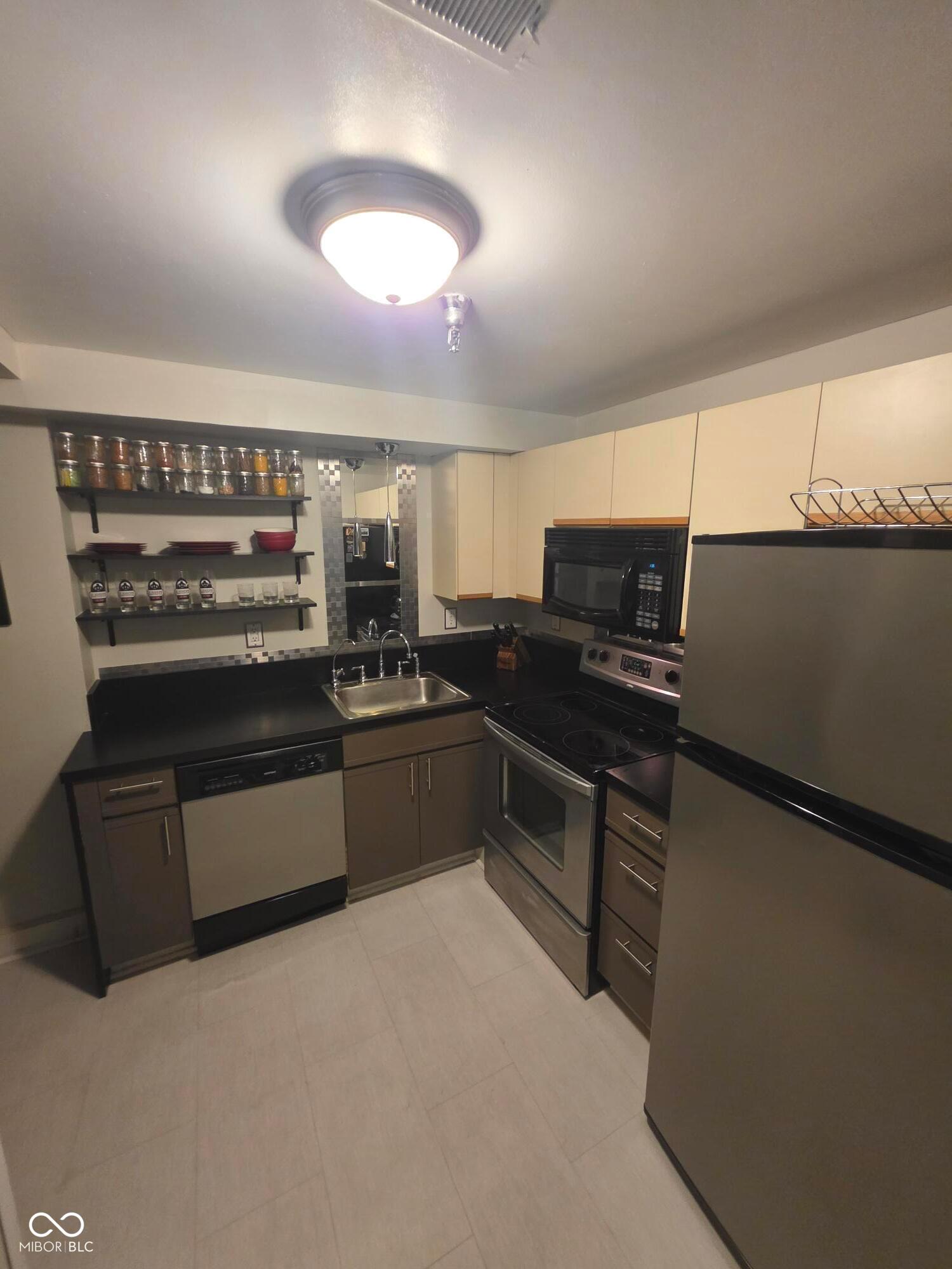 230 E 9th Street Unit: 111