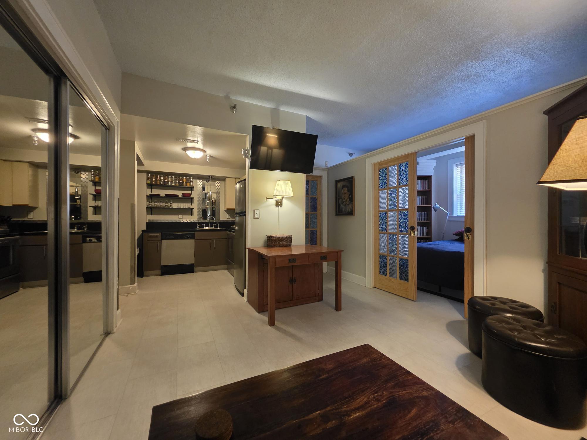 230 E 9th Street Unit: 111