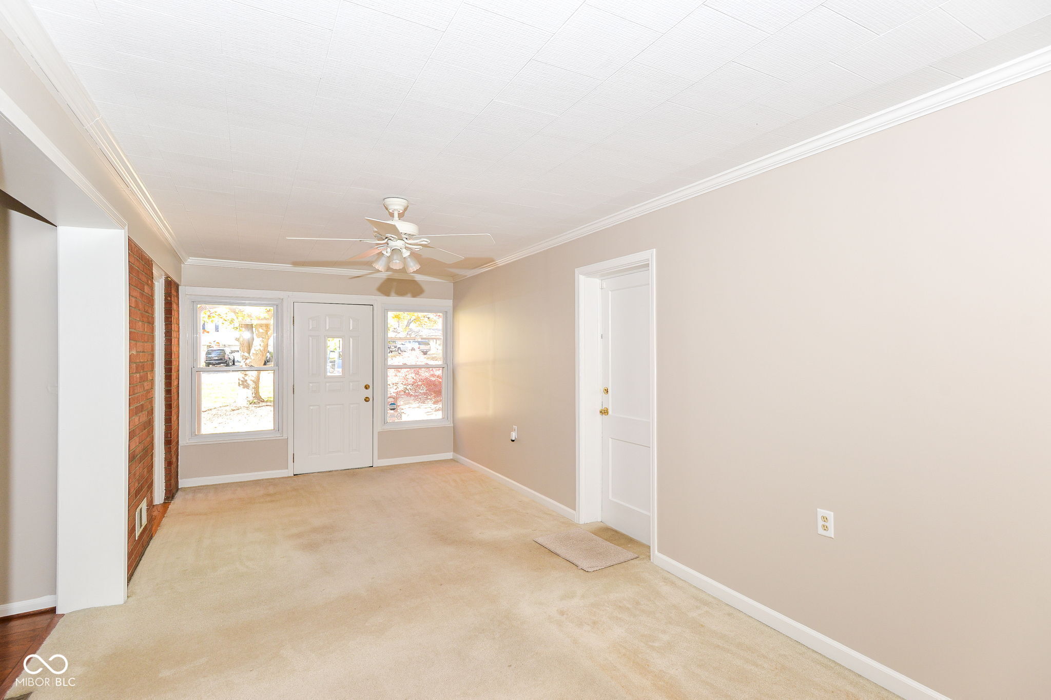 5735 N Sherman Avenue