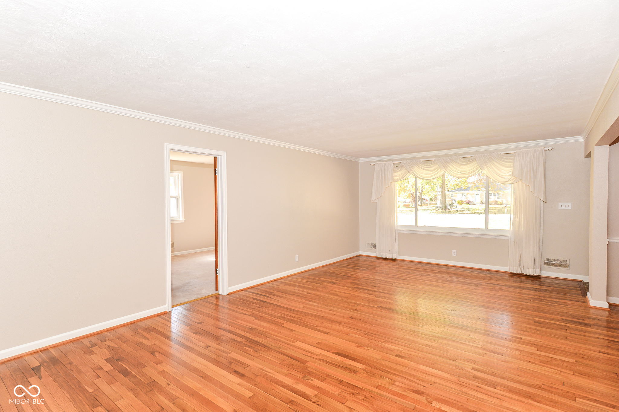 5735 N Sherman Avenue