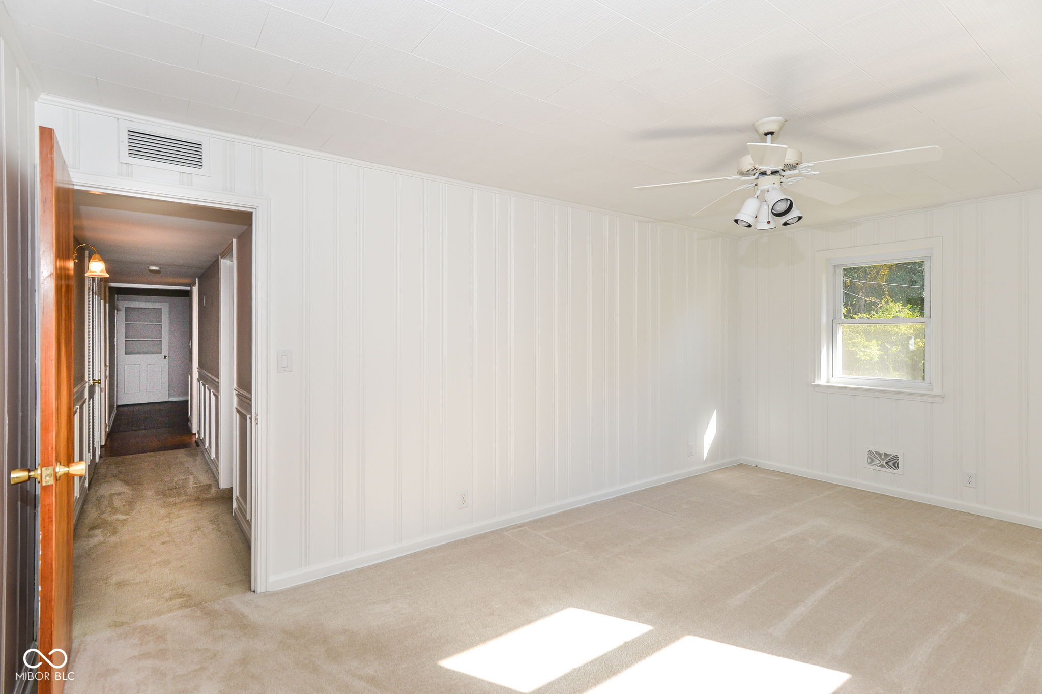 5735 N Sherman Avenue