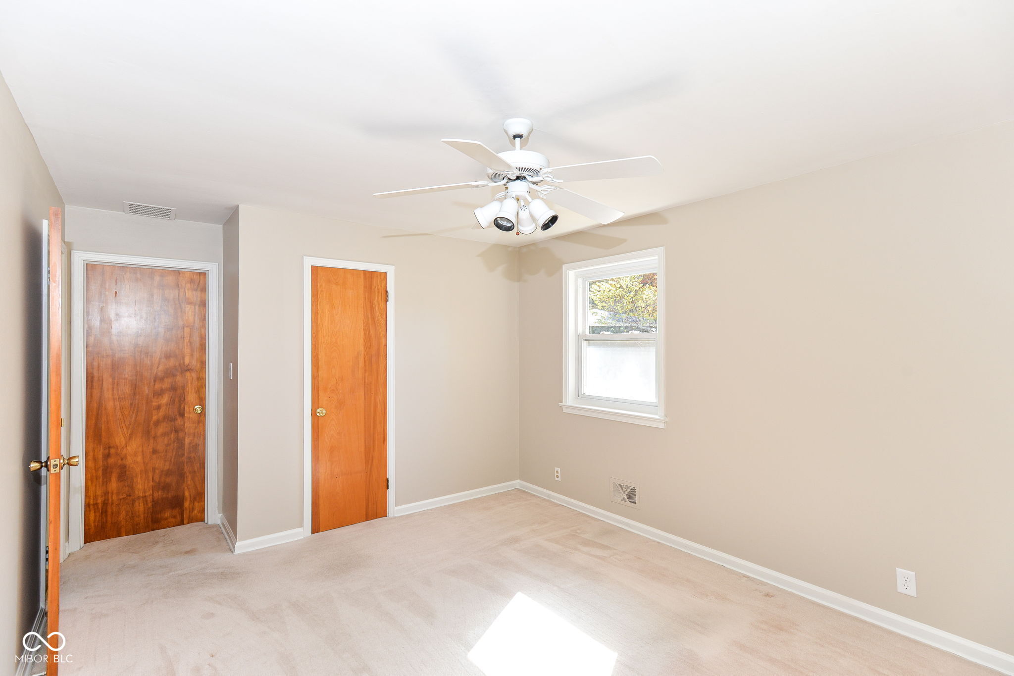 5735 N Sherman Avenue