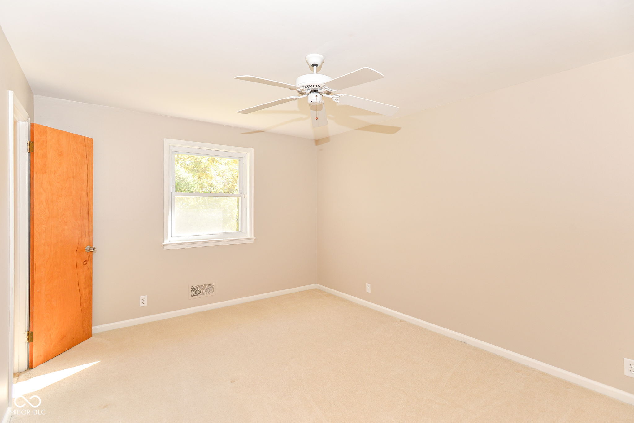 5735 N Sherman Avenue