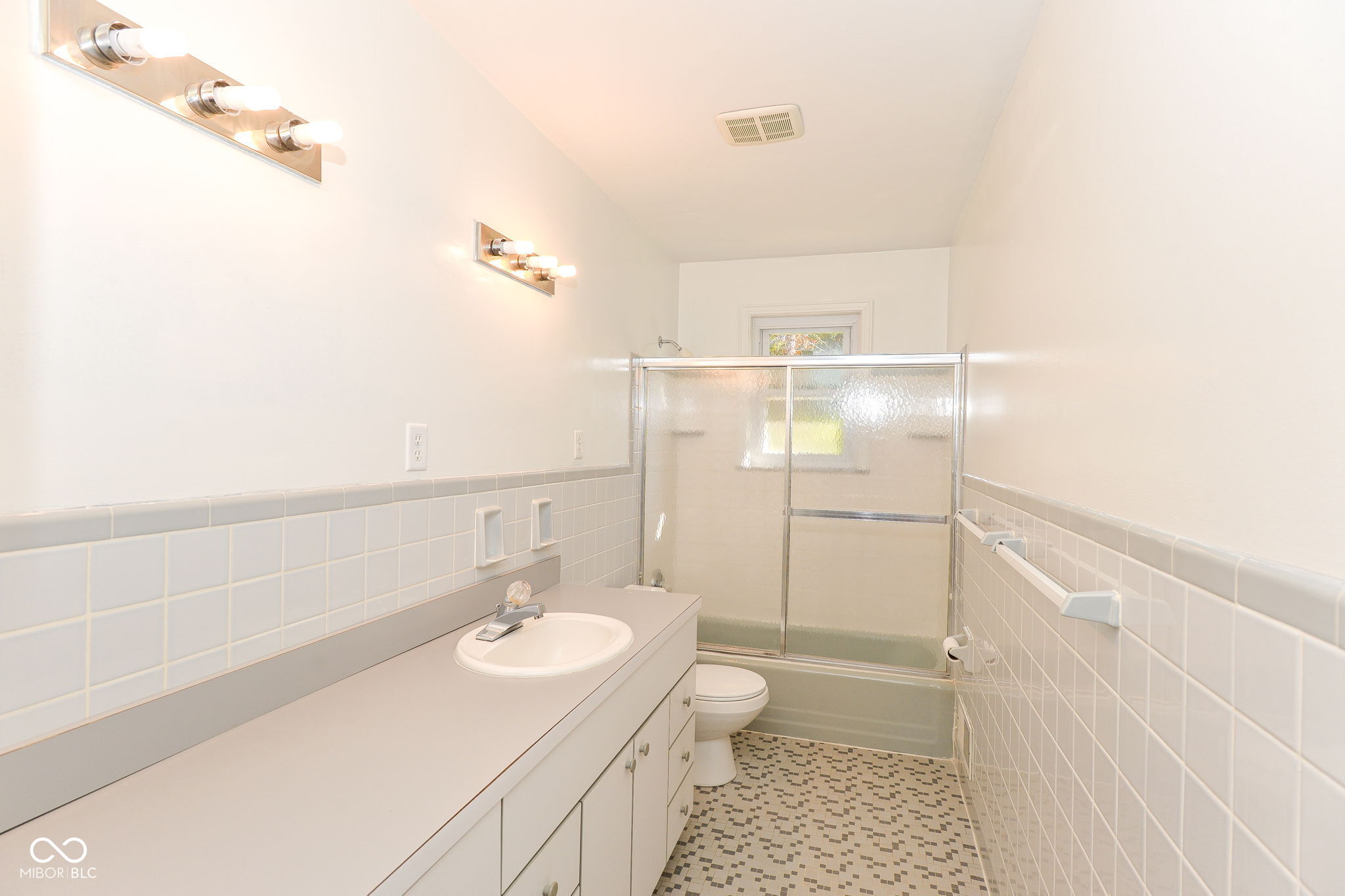 5735 N Sherman Avenue