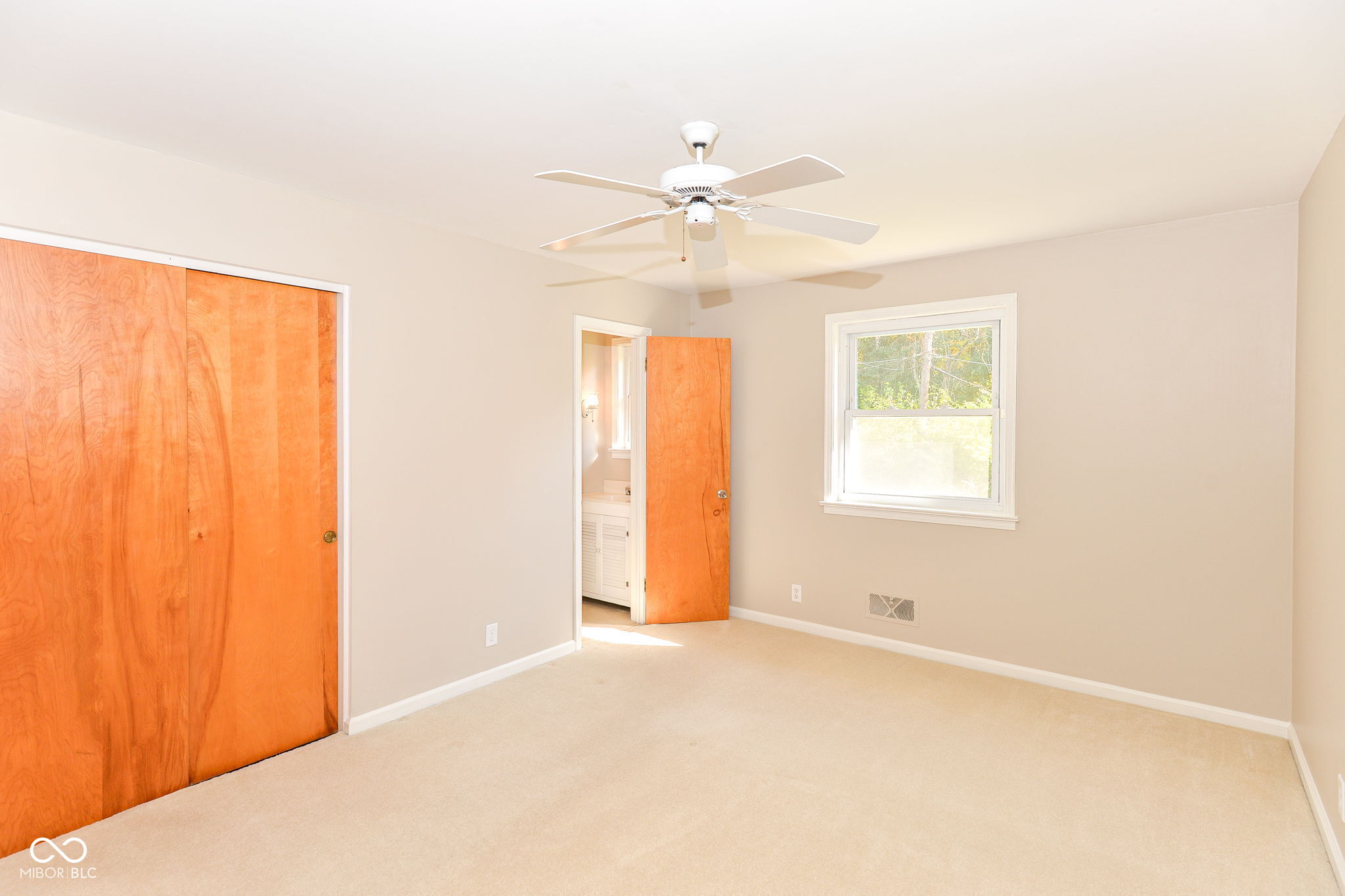 5735 N Sherman Avenue