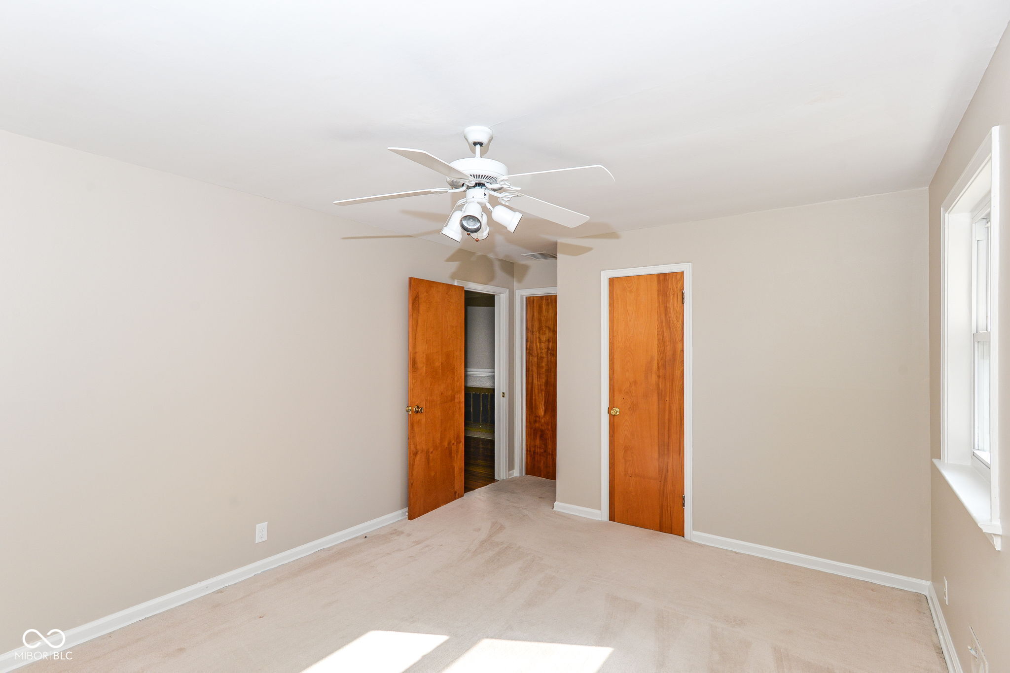 5735 N Sherman Avenue