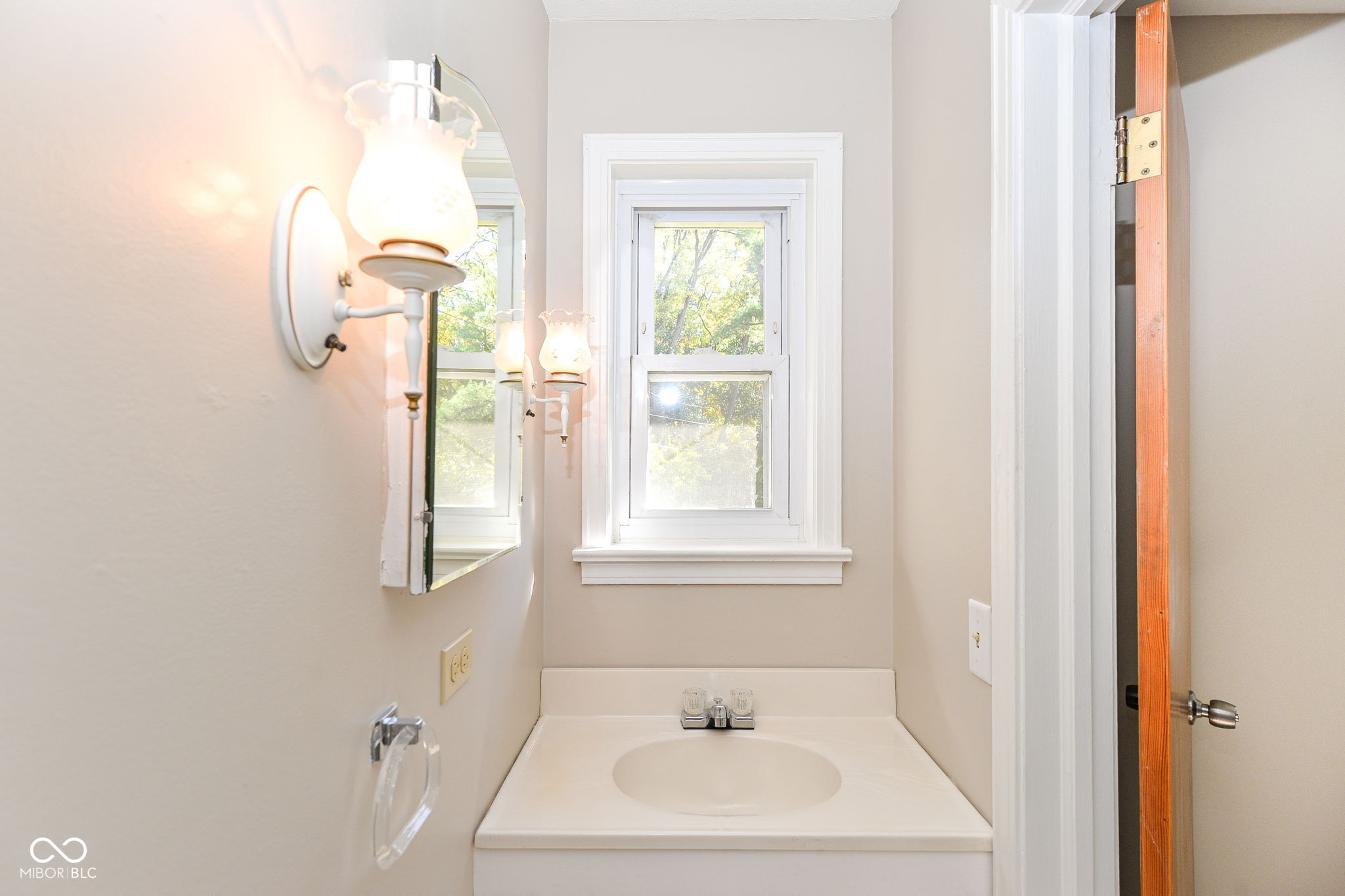 5735 N Sherman Avenue