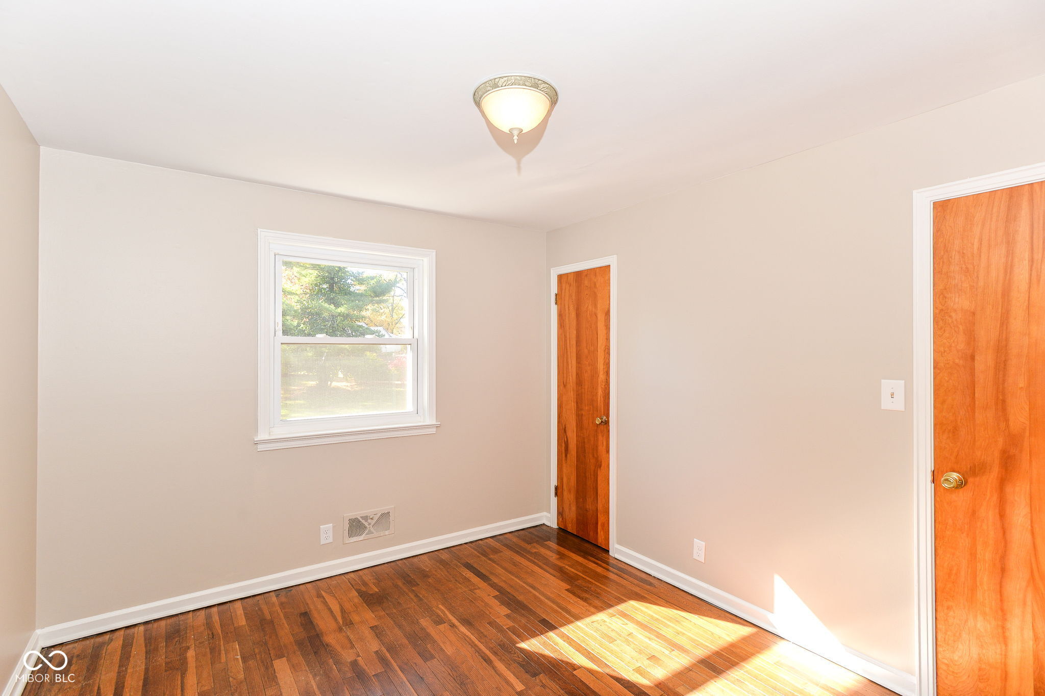 5735 N Sherman Avenue