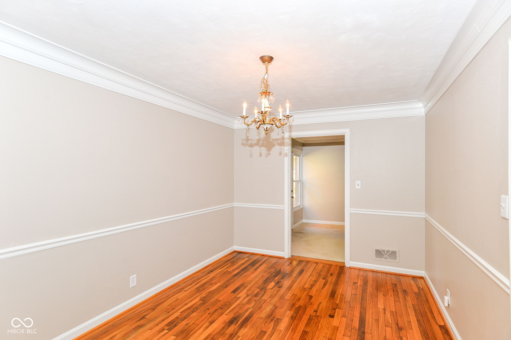 5735 N Sherman Avenue