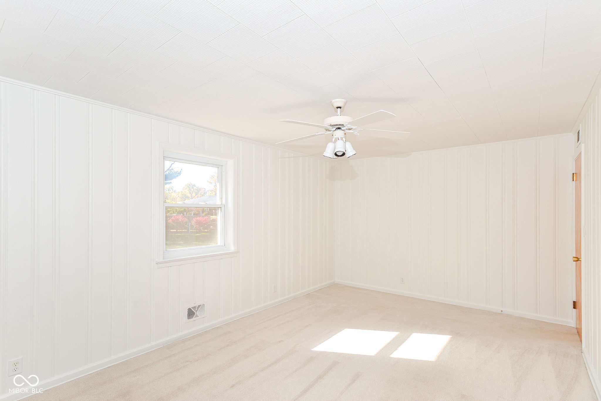 5735 N Sherman Avenue