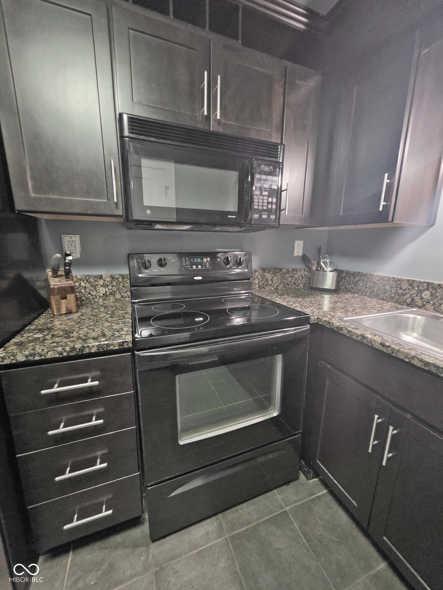 230 E 9th Street Unit: APT 109