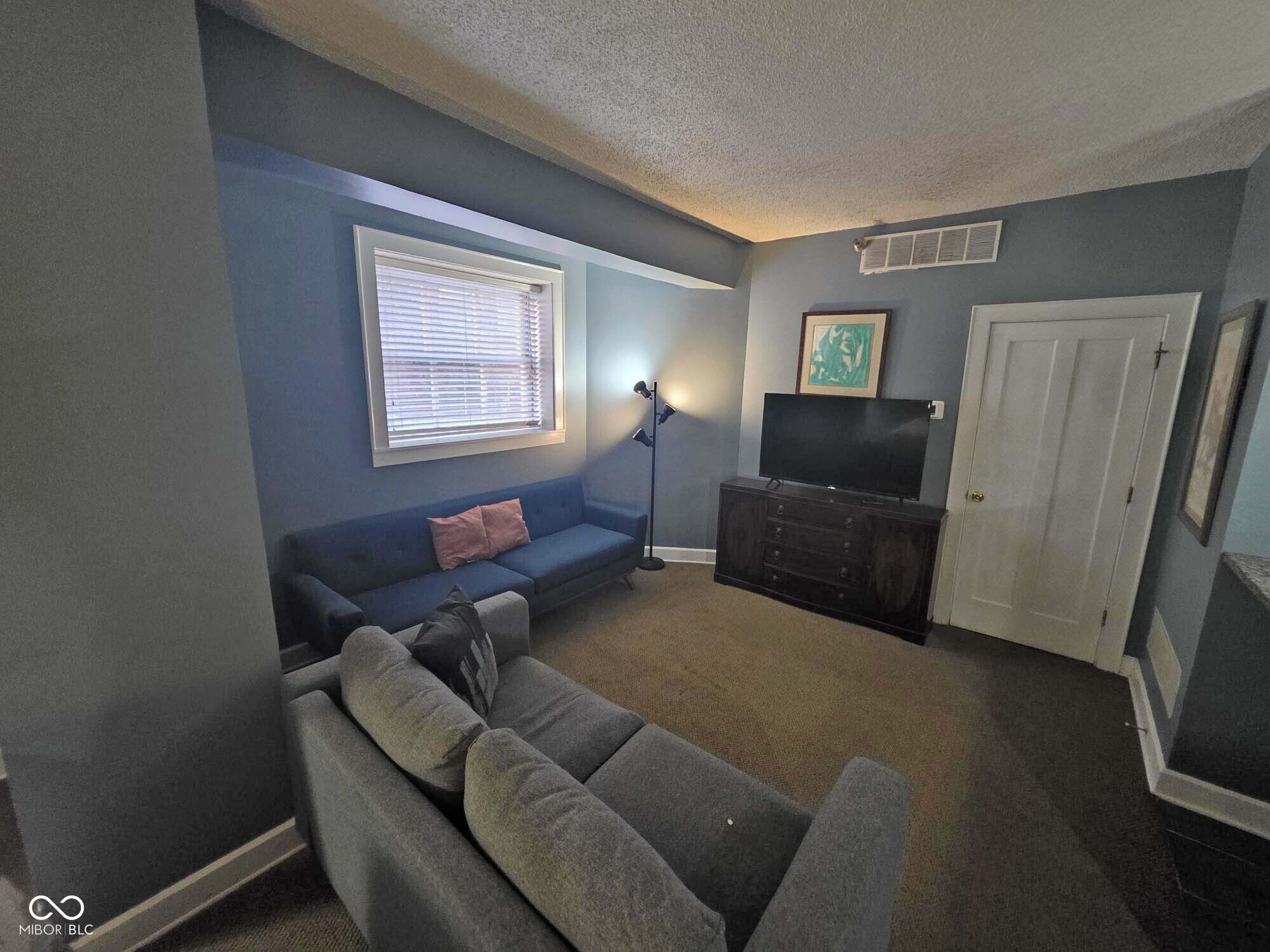 230 E 9th Street Unit: APT 109