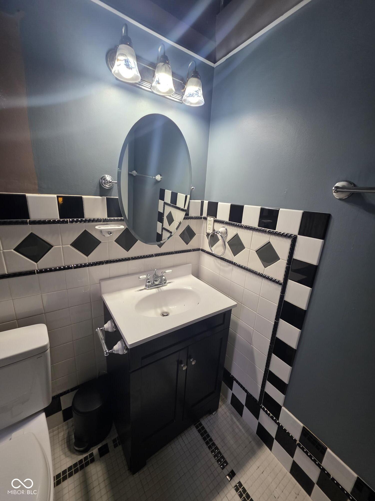 230 E 9th Street Unit: APT 109