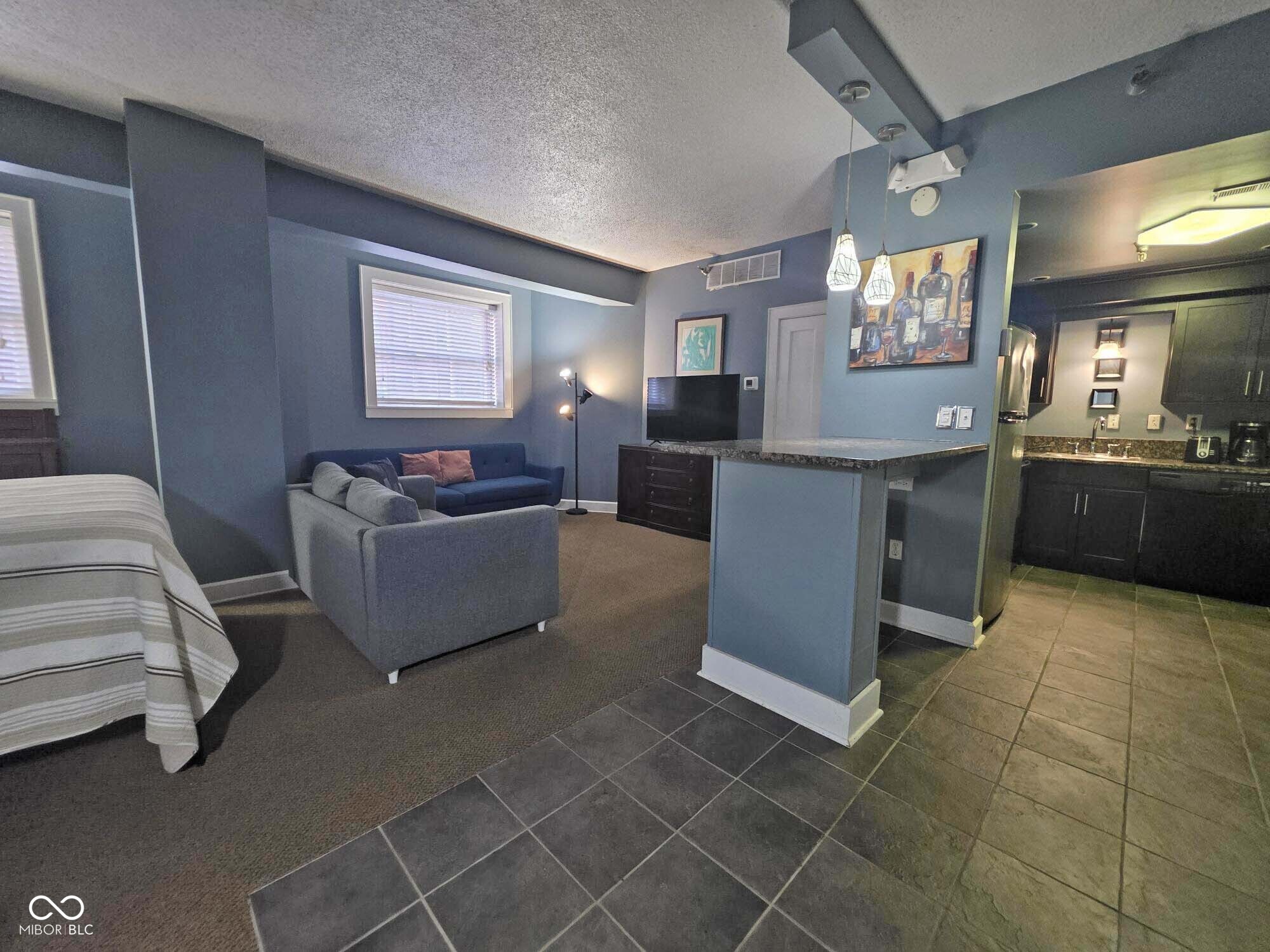 230 E 9th Street Unit: APT 109