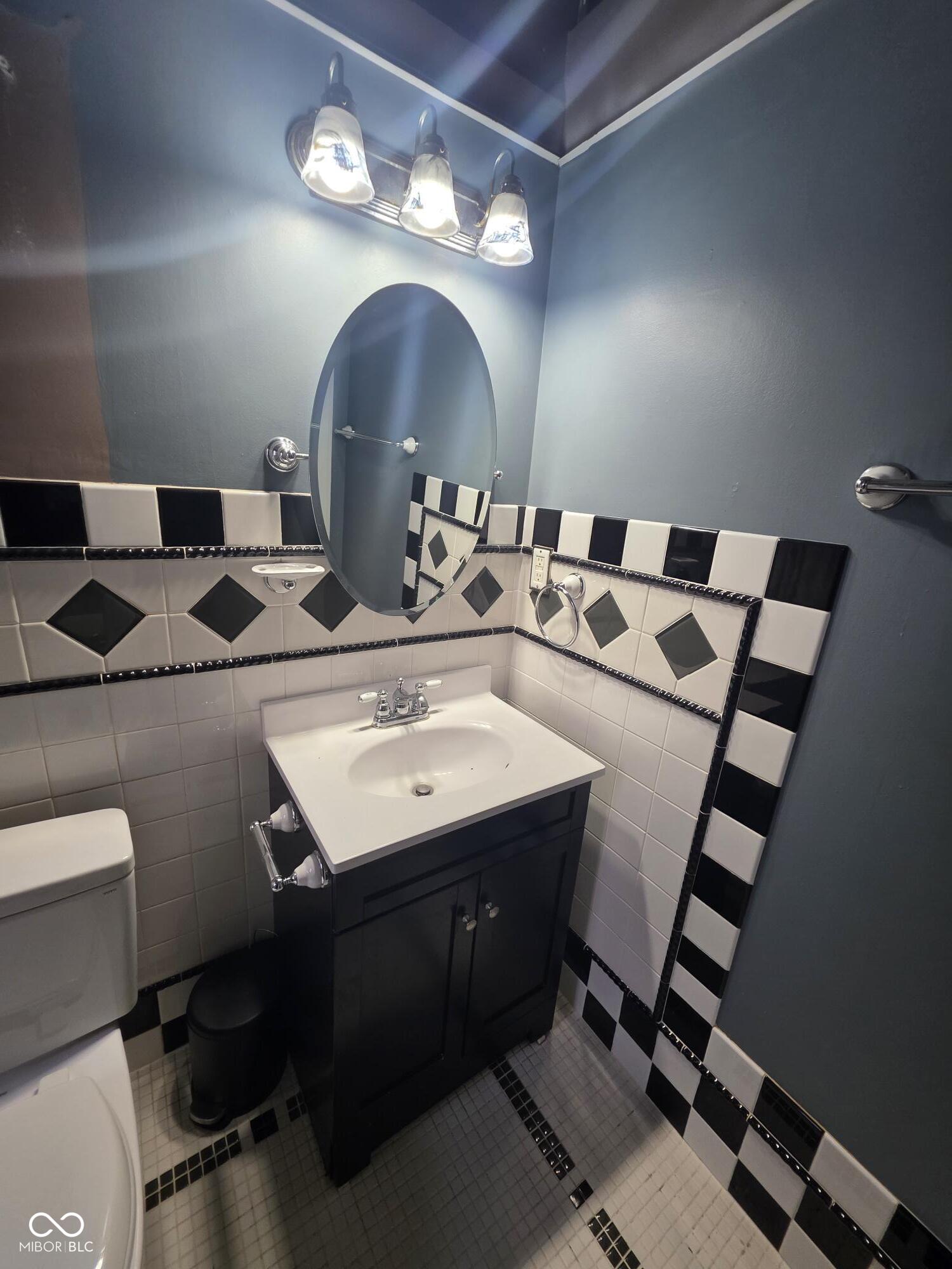 230 E 9th Street Unit: APT 109