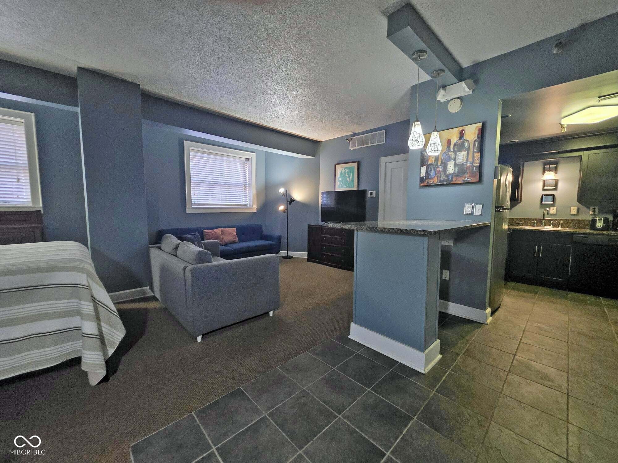 230 E 9th Street Unit: APT 109