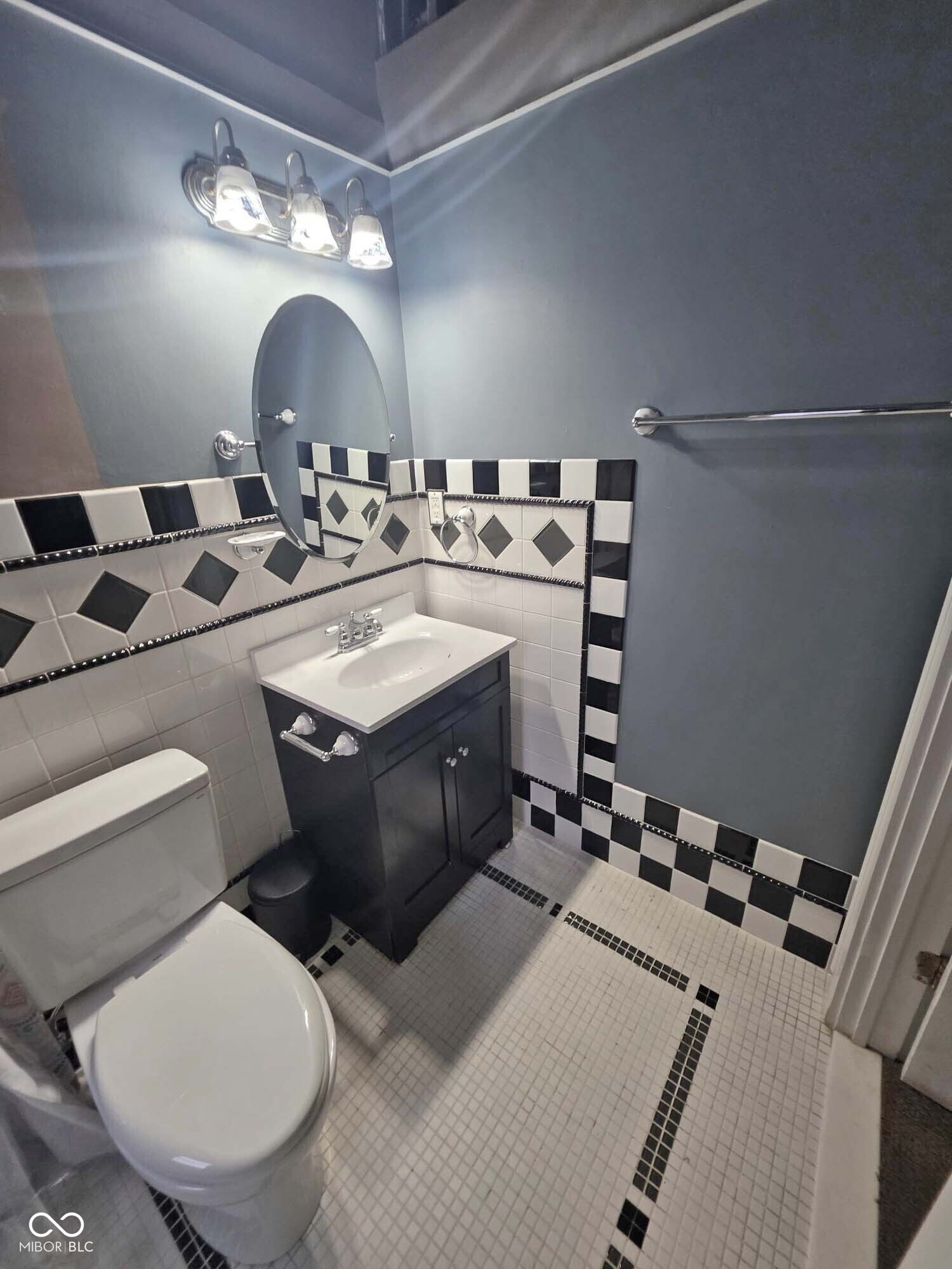 230 E 9th Street Unit: APT 109