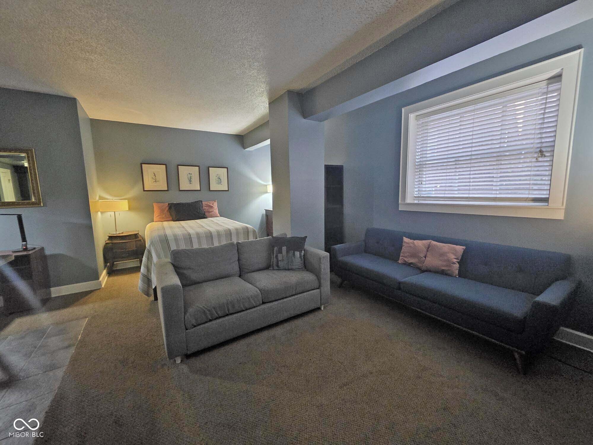 230 E 9th Street Unit: APT 109