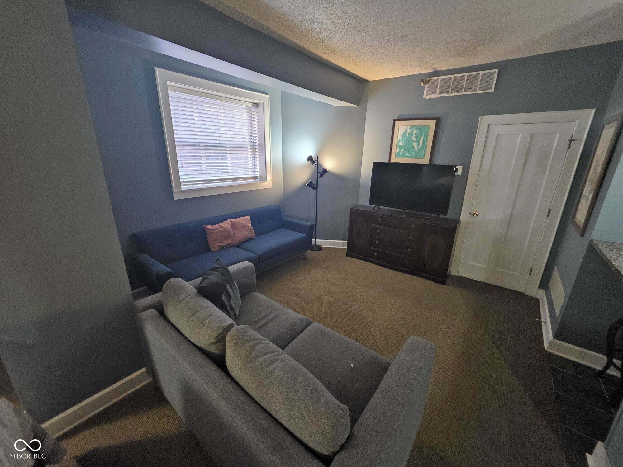 230 E 9th Street Unit: APT 109