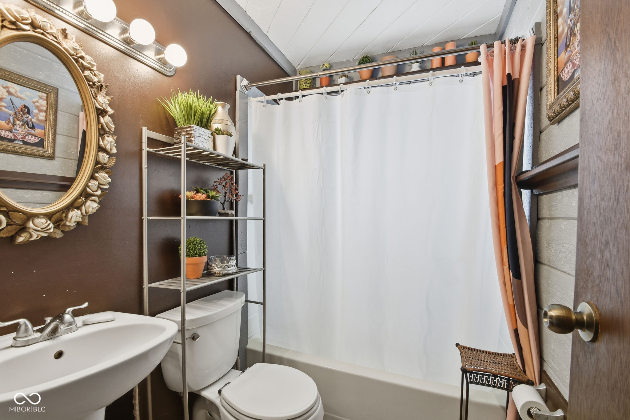 3501 N Lynhurst Drive