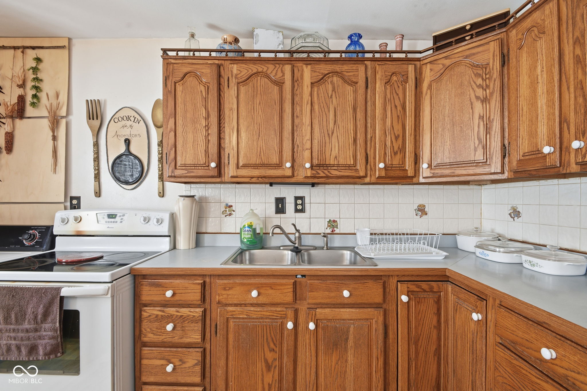 3501 N Lynhurst Drive