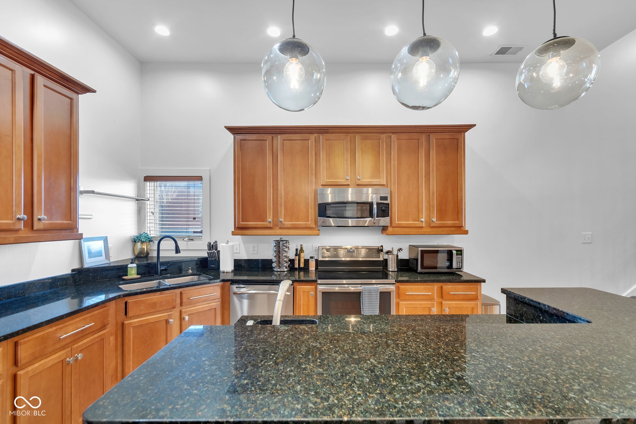 304 N College Avenue Unit: APT A