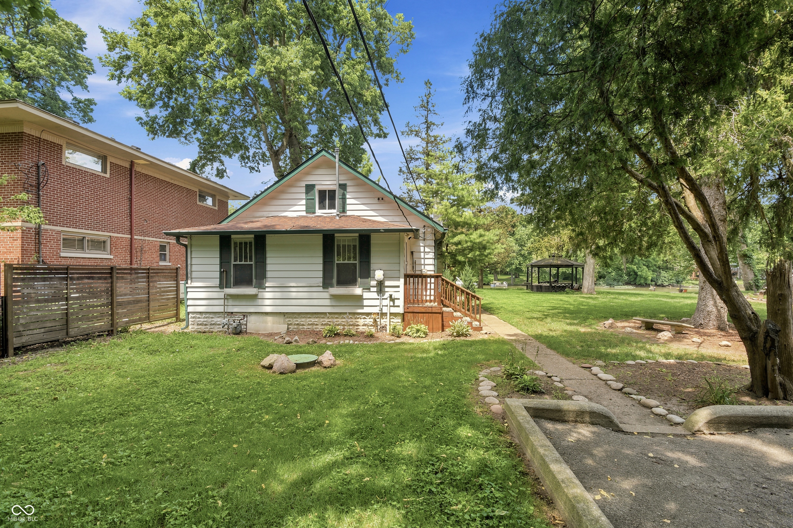 1526 E 75th Street