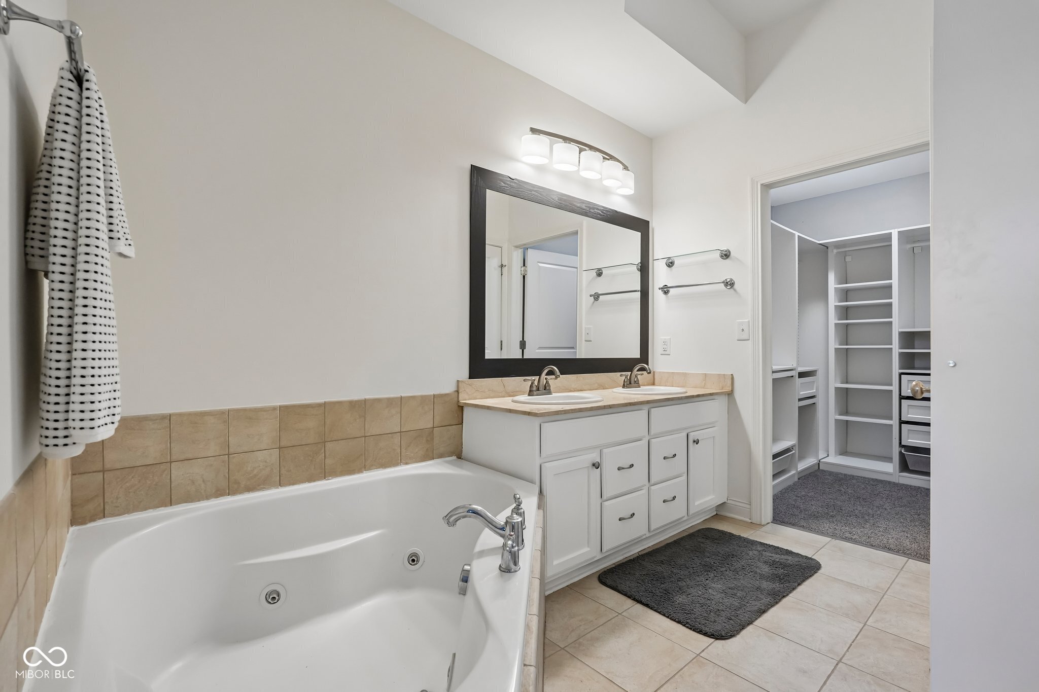 355 E Ohio Street Unit: 223