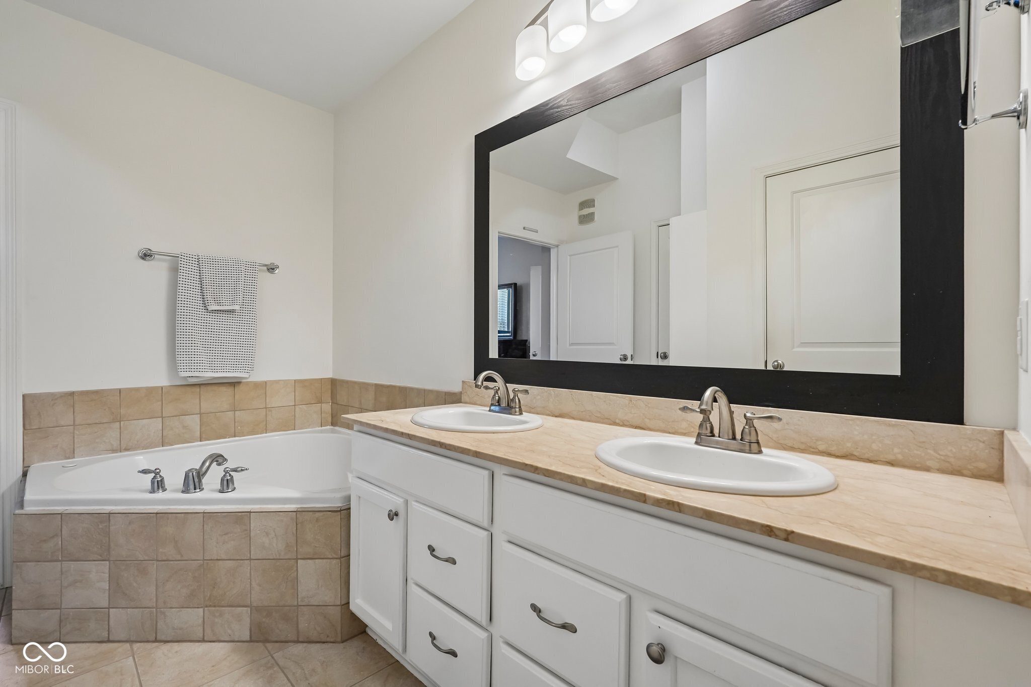 355 E Ohio Street Unit: 223