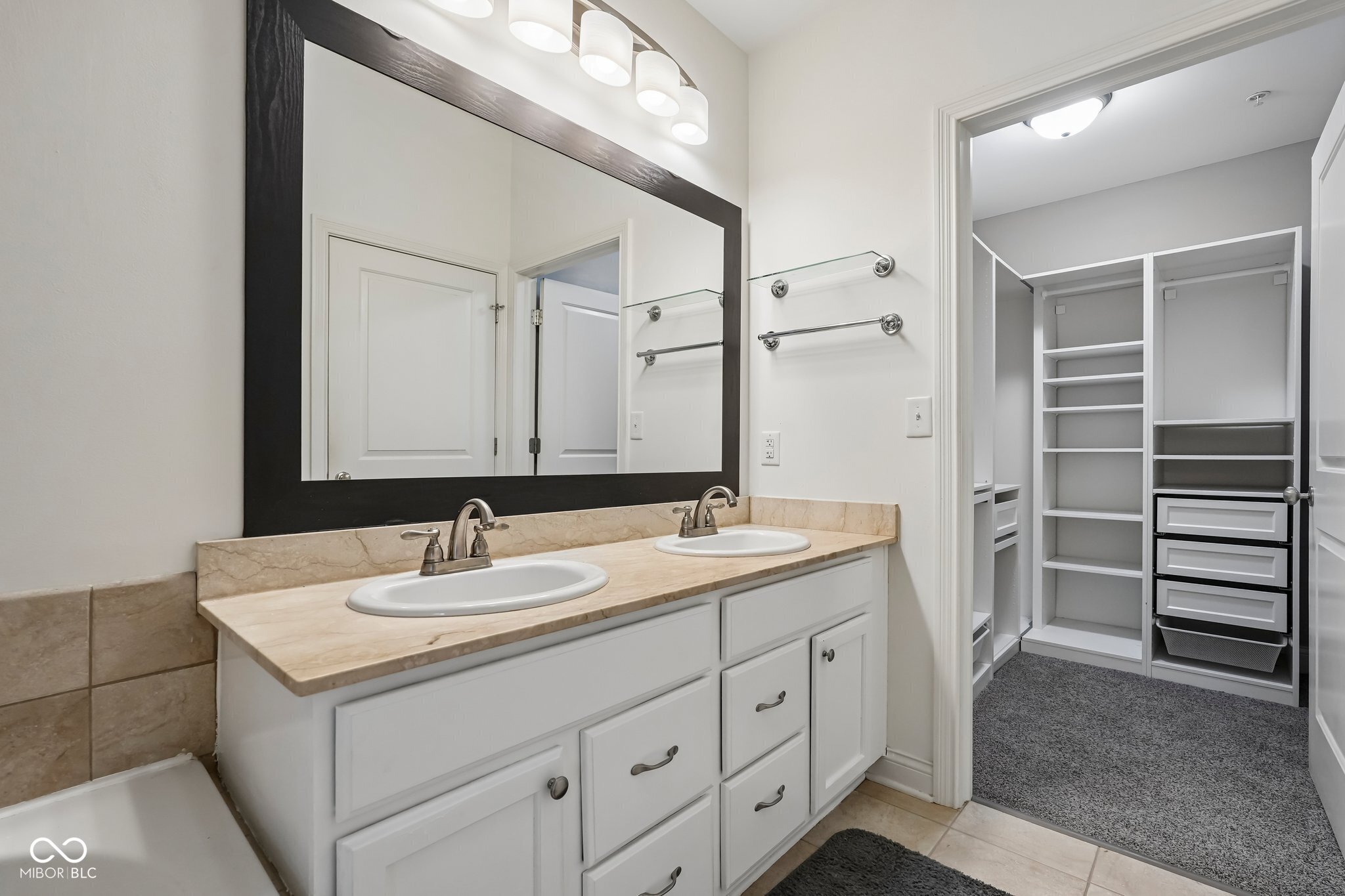 355 E Ohio Street Unit: 223
