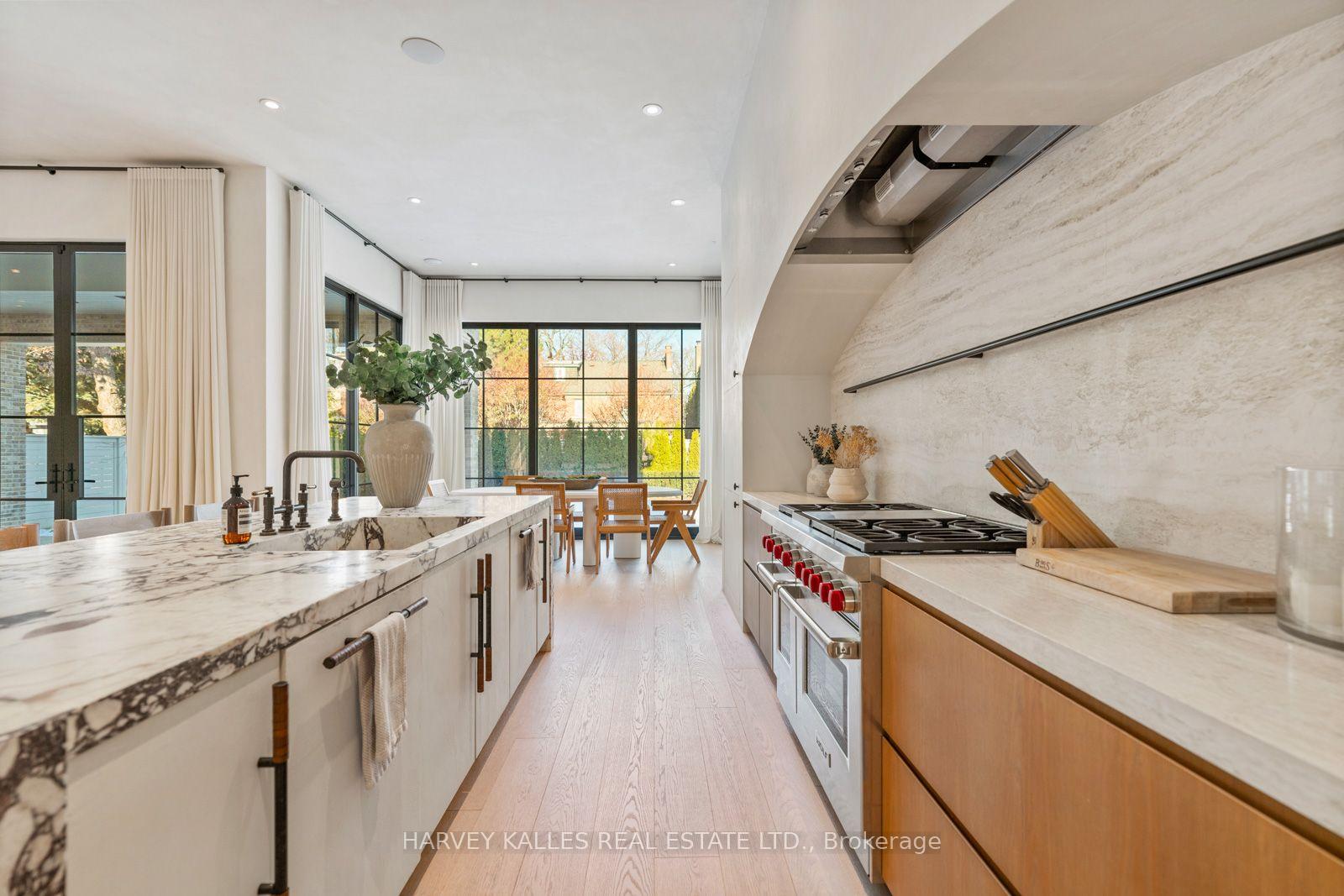 424 Lytton Boulevard, Toronto