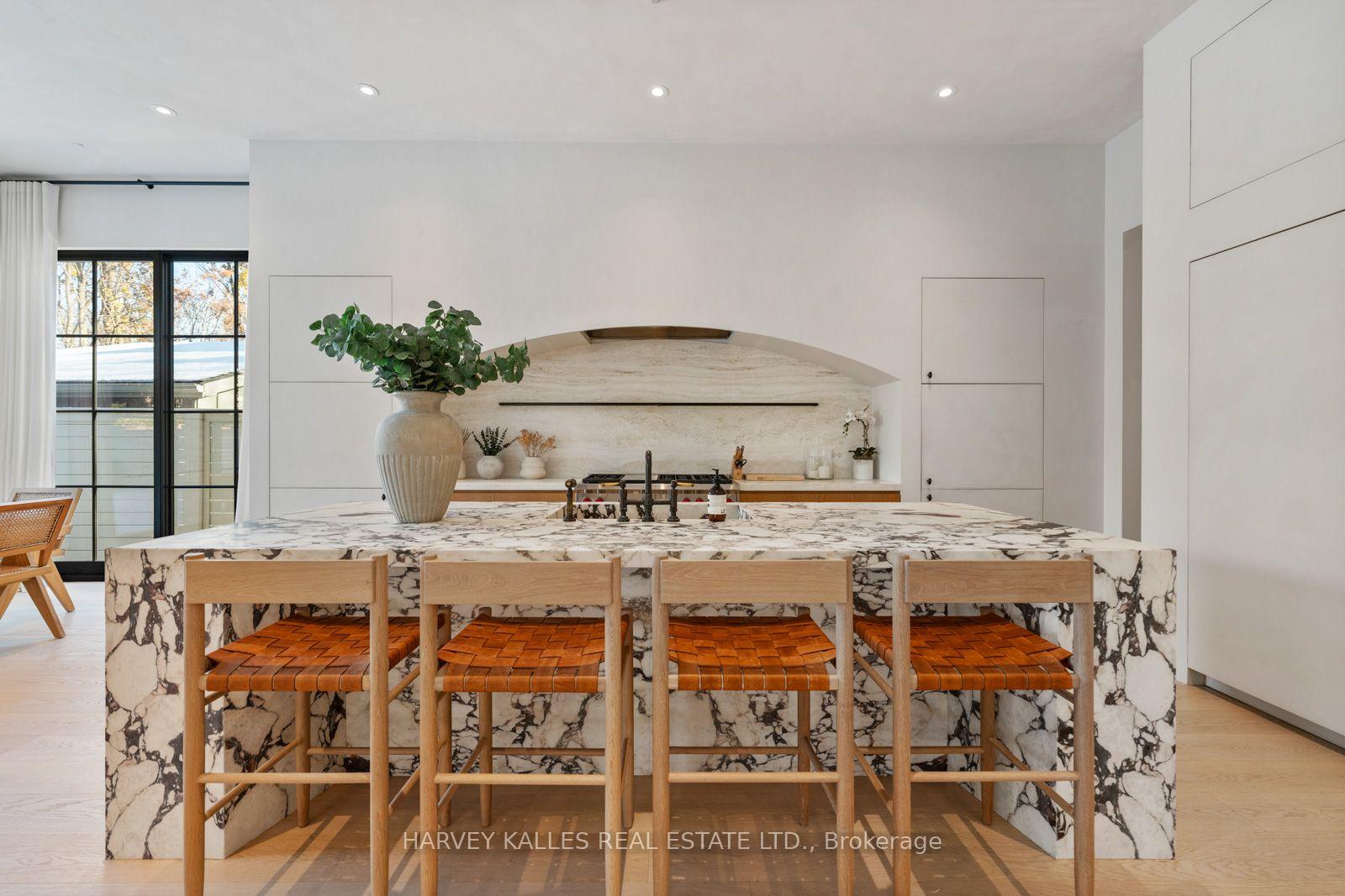 424 Lytton Boulevard, Toronto