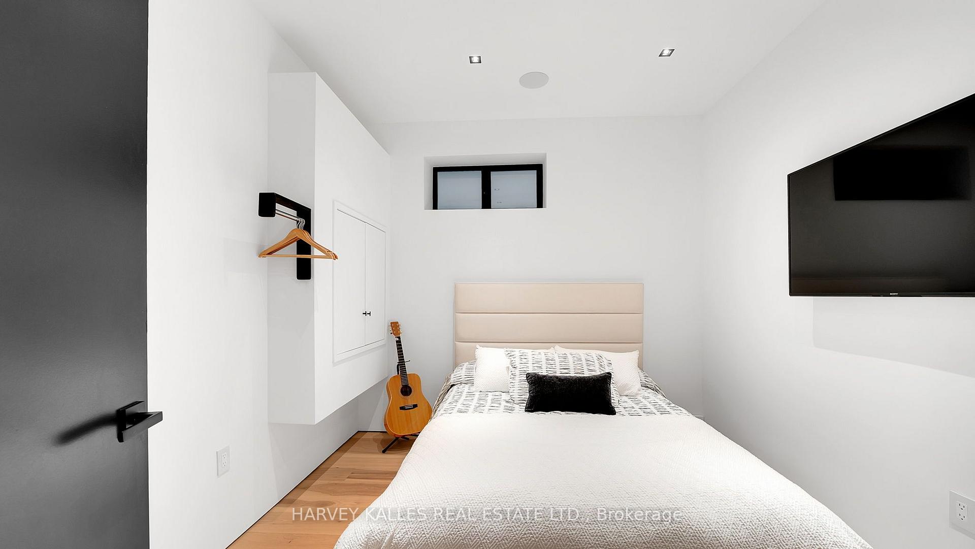 4 Douglas Crescent, Toronto