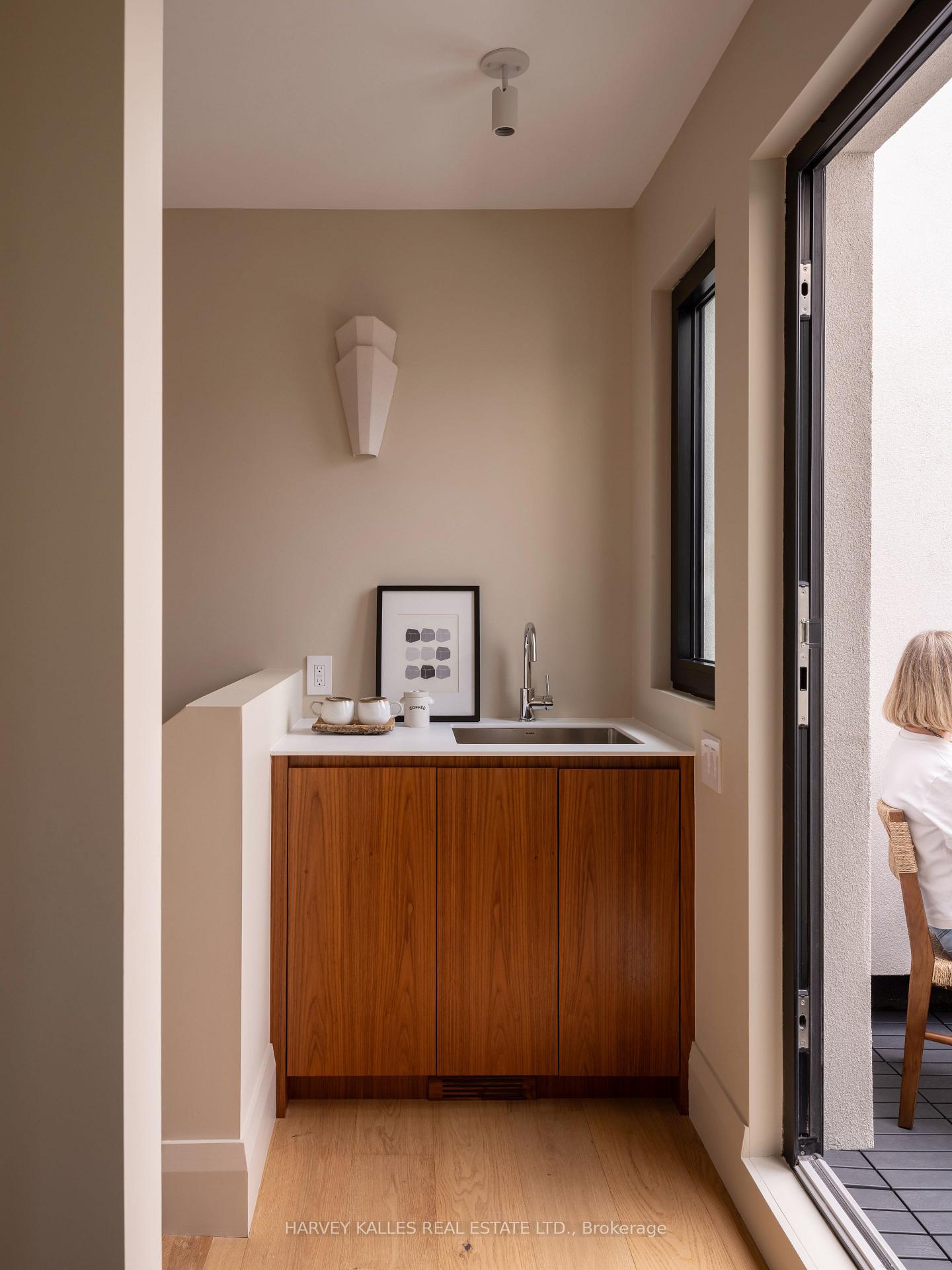 157 Hallam Street A, Toronto Unit: A