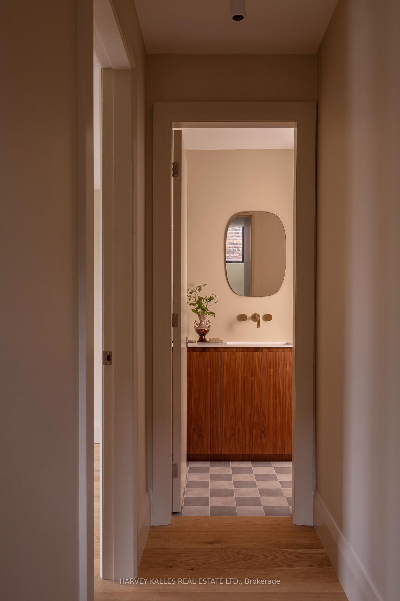 157 Hallam Street A, Toronto Unit: A