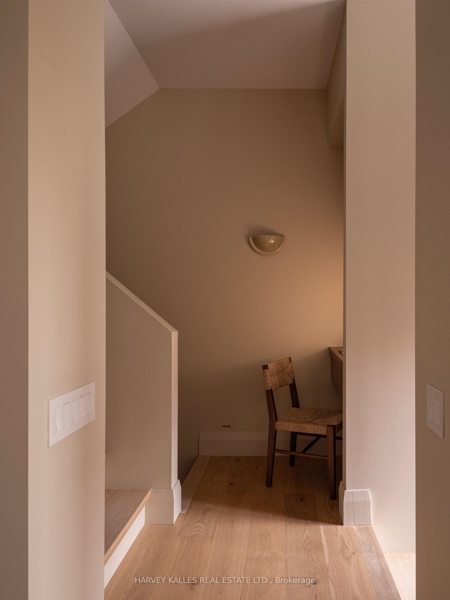 157 Hallam Street B, Toronto Unit: B