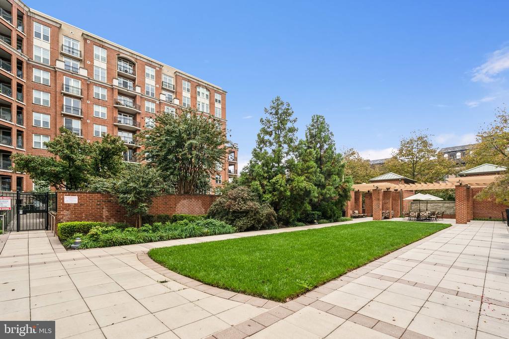 12500 PARK POTOMAC AVENUE 306S