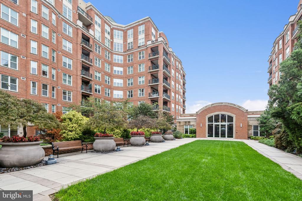 12500 PARK POTOMAC AVENUE 306S