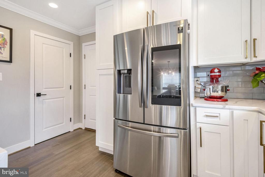 11115 HILLSDALE DRIVE