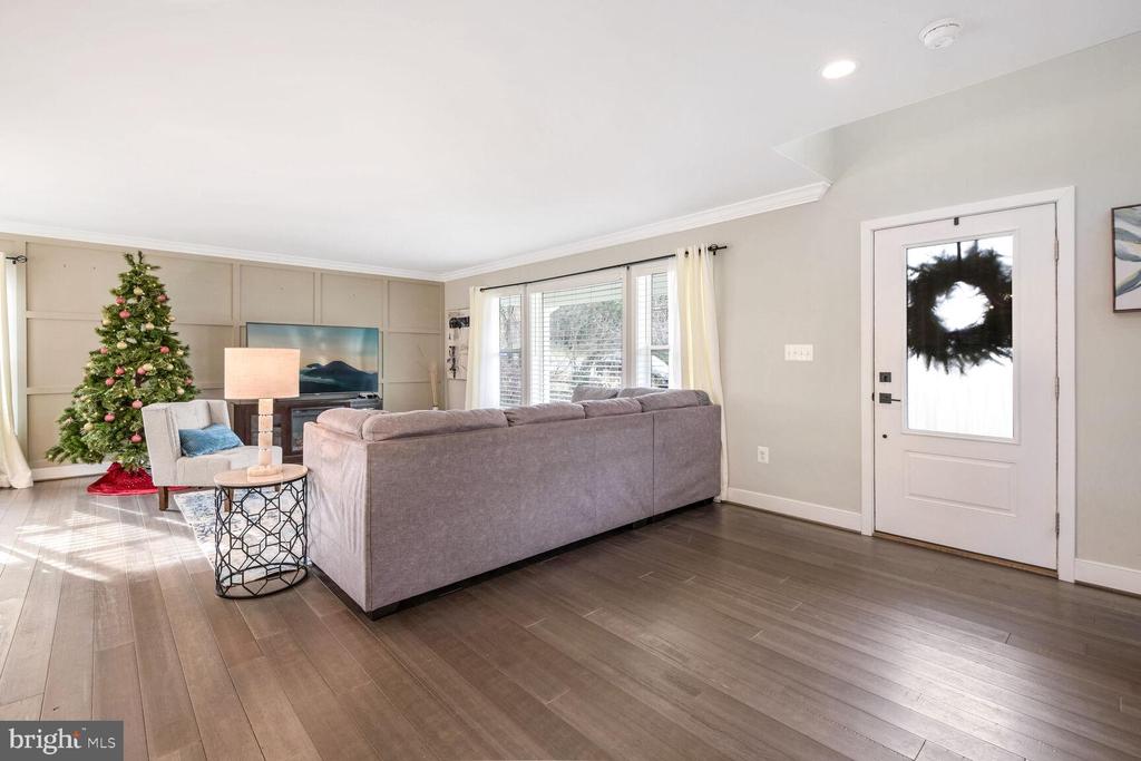 11115 HILLSDALE DRIVE