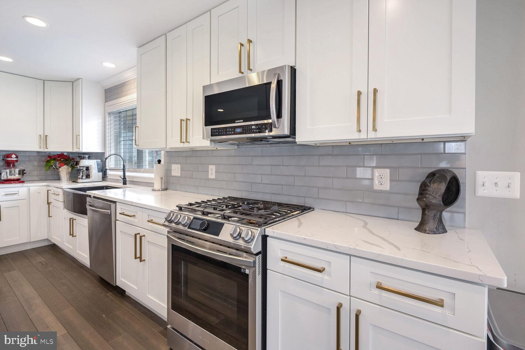 11115 HILLSDALE DRIVE