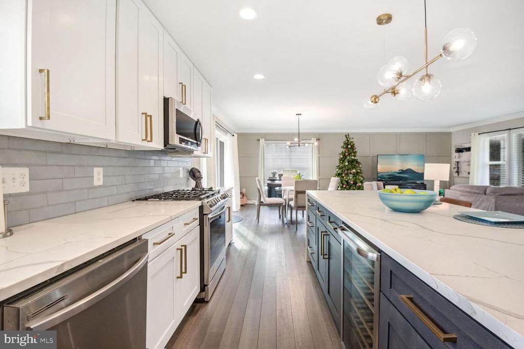 11115 HILLSDALE DRIVE