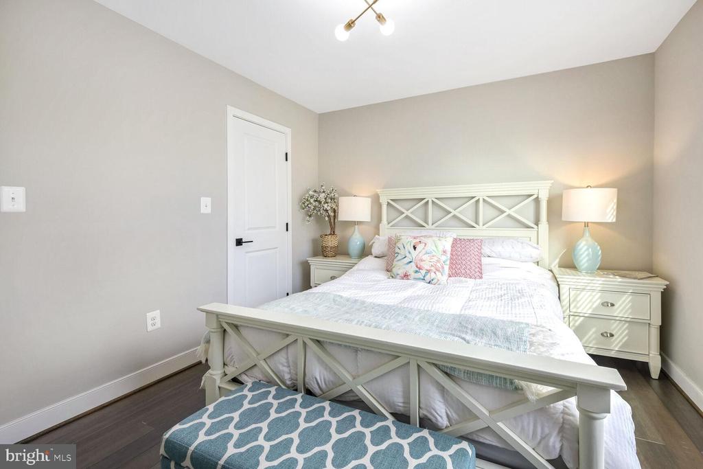 11115 HILLSDALE DRIVE