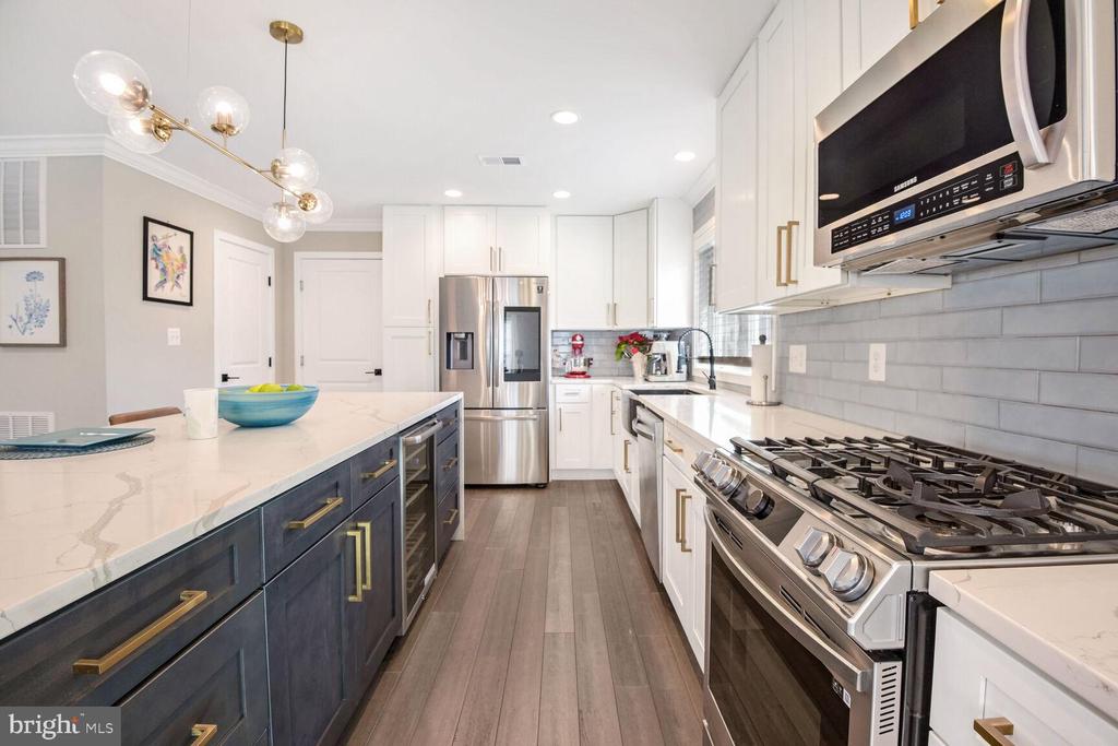 11115 HILLSDALE DRIVE