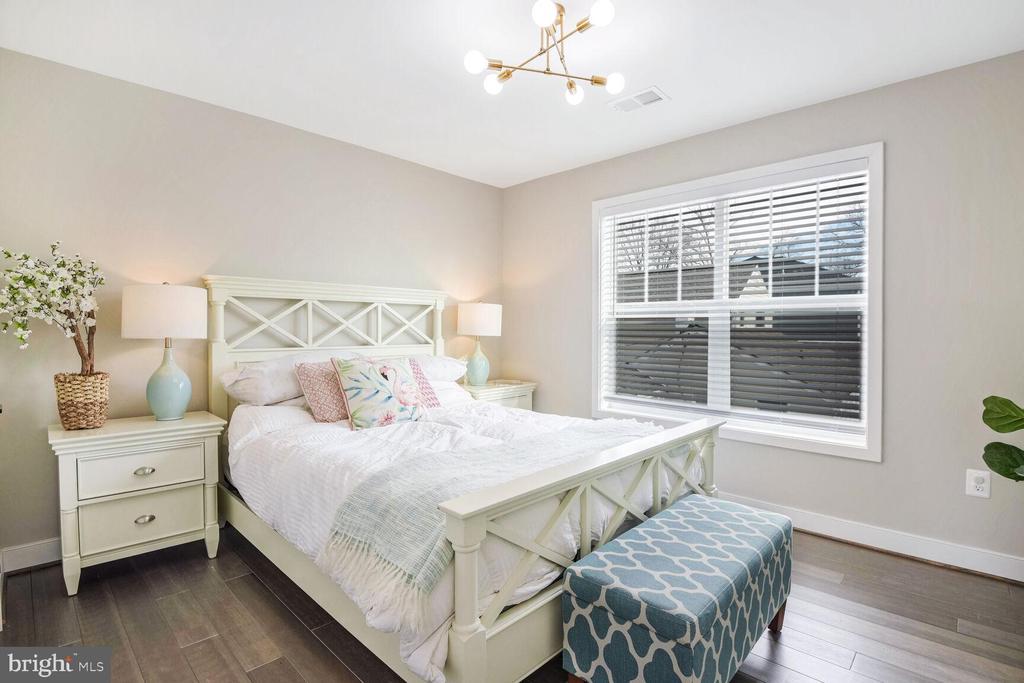 11115 HILLSDALE DRIVE