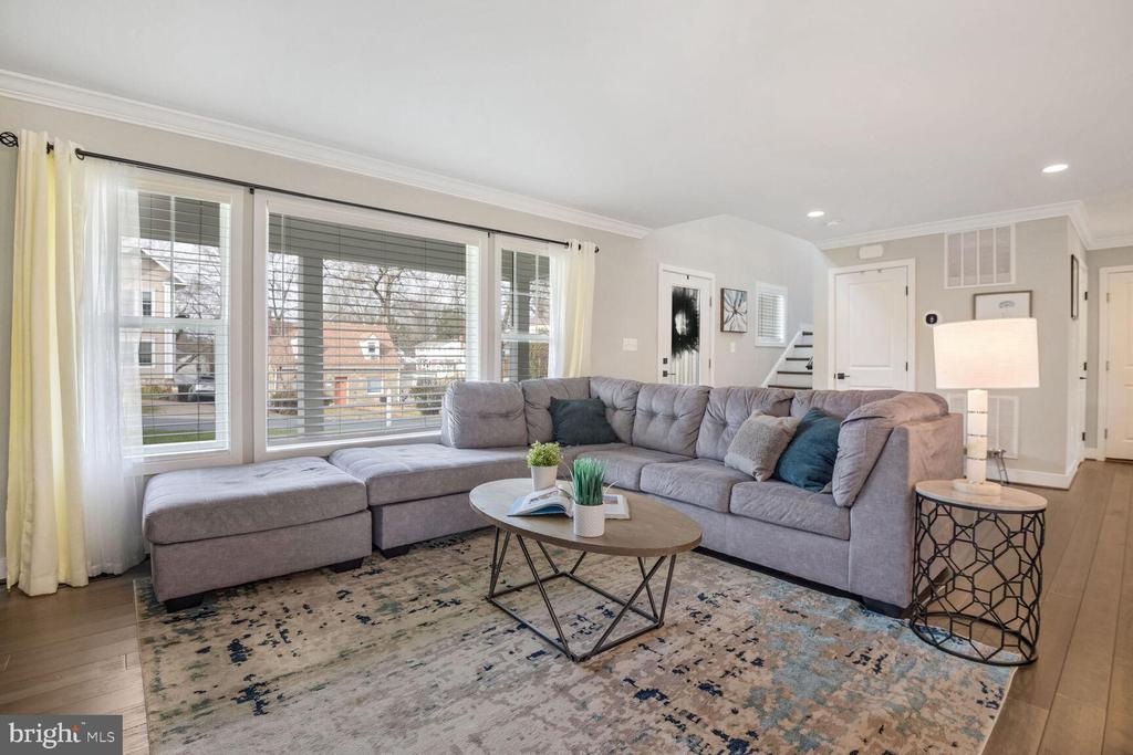 11115 HILLSDALE DRIVE