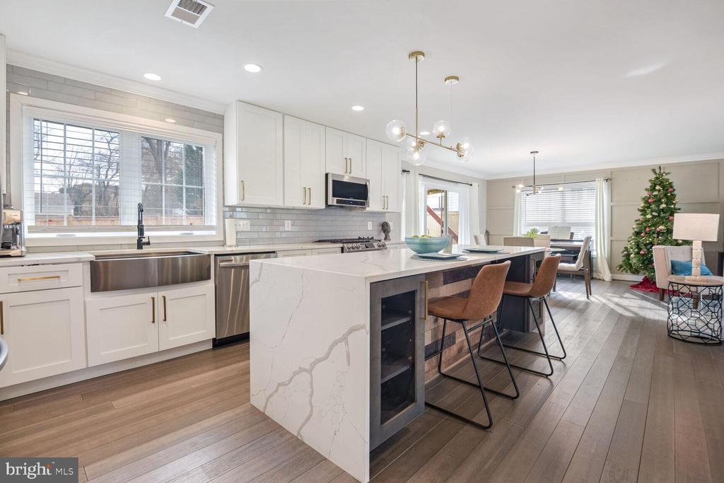 11115 HILLSDALE DRIVE