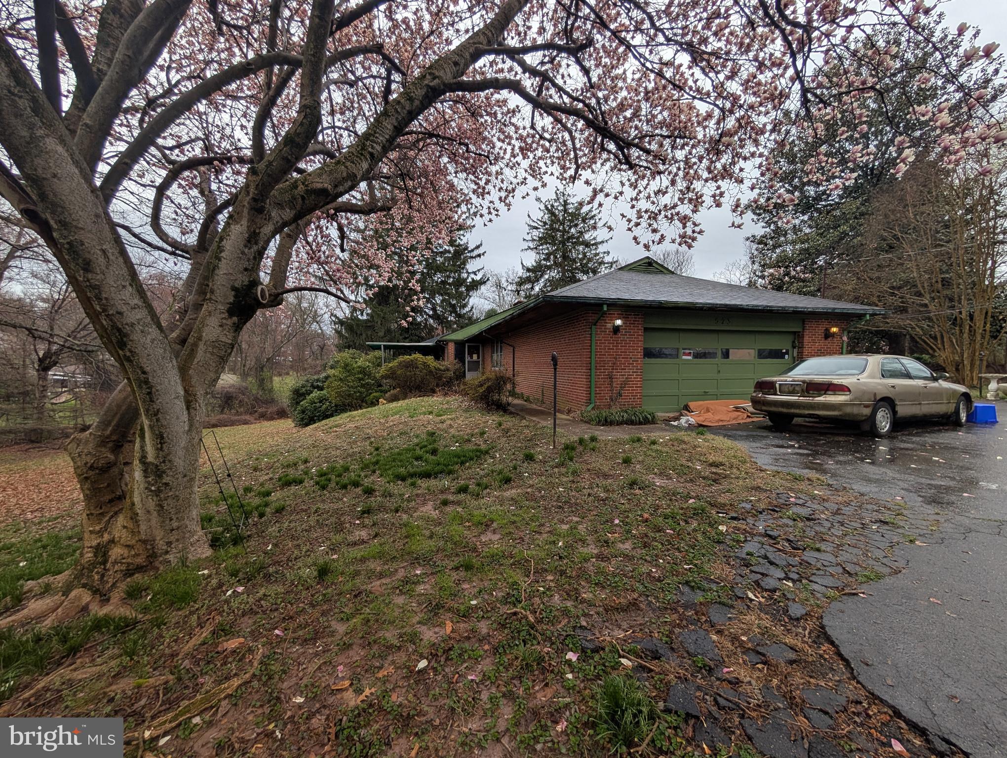 523 COPLEY LANE