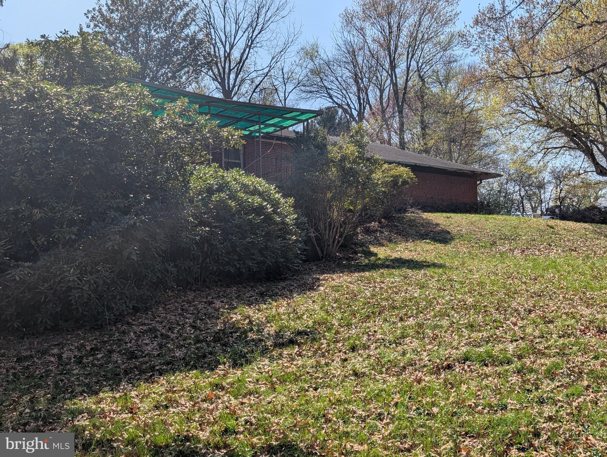 523 COPLEY LANE