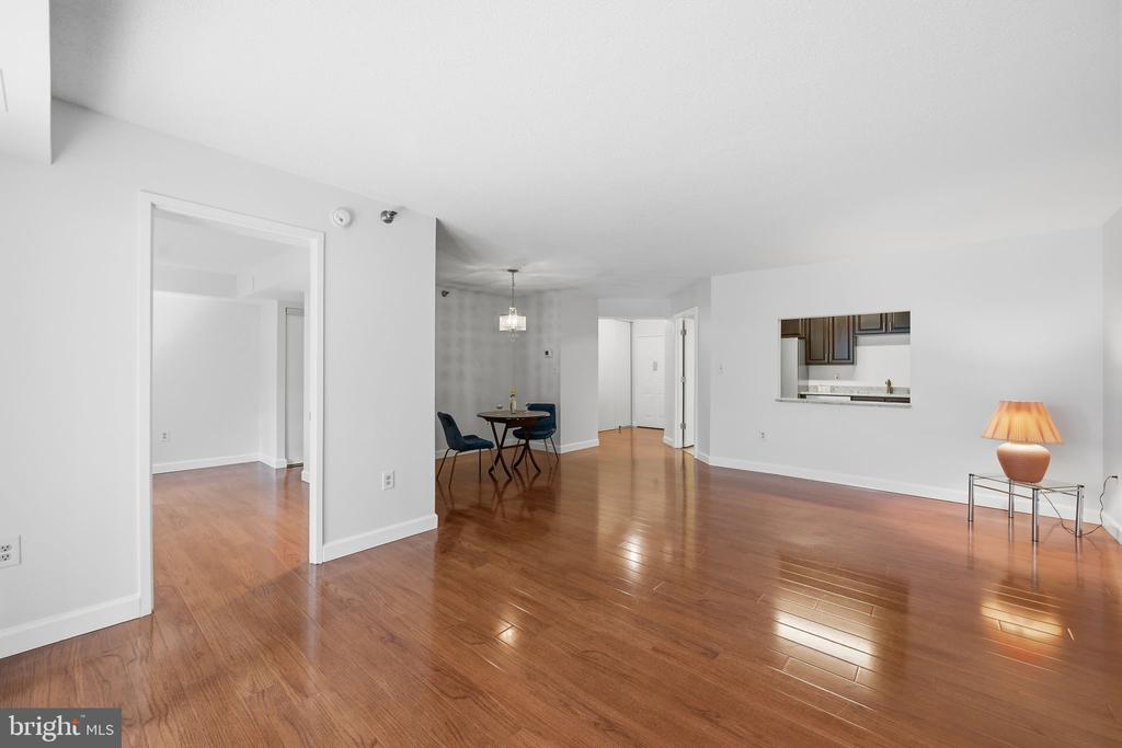 15100 INTERLACHEN DRIVE Unit: 4-124